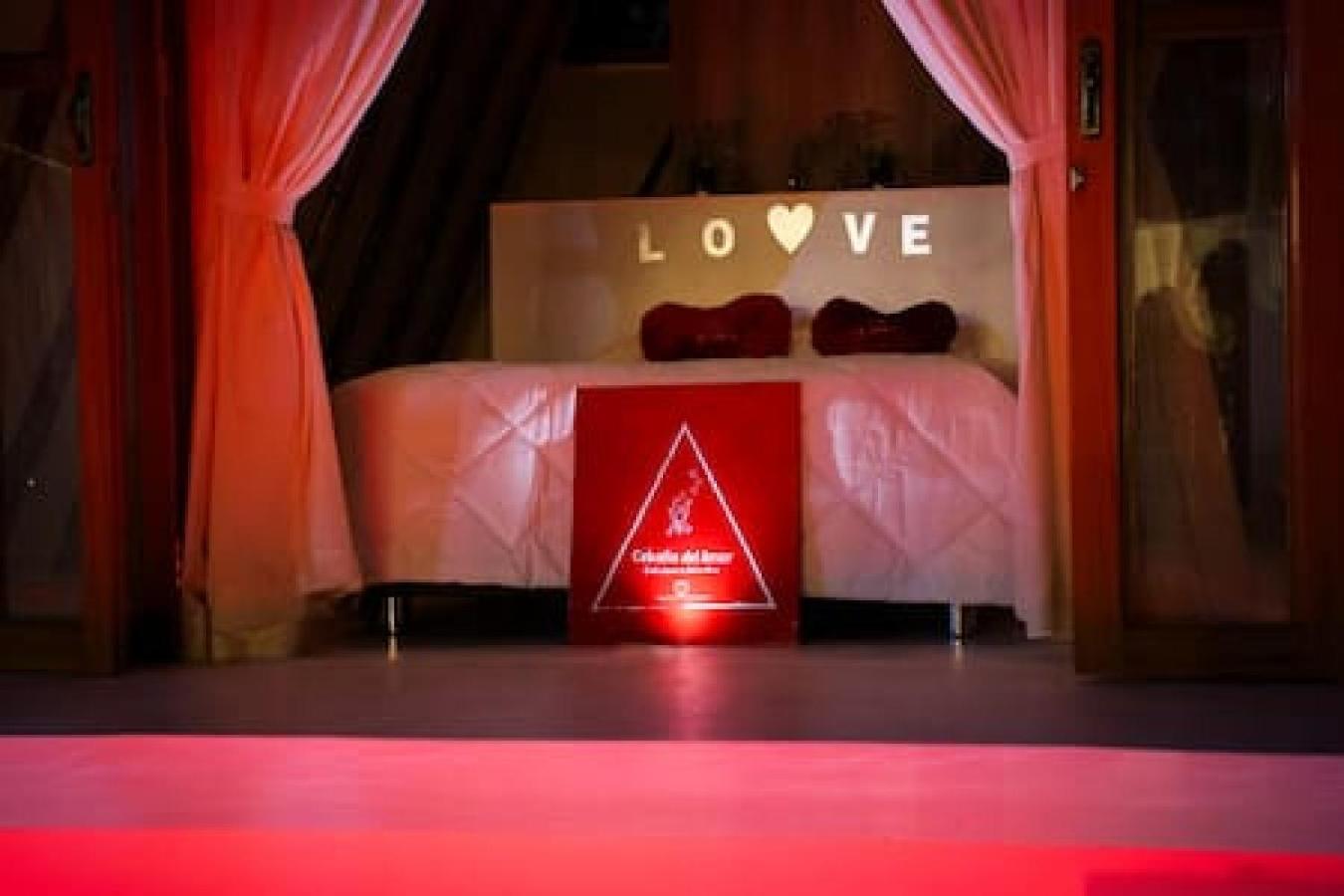 Love Shack,Pool,Parking,BBQ,Private Paradise.