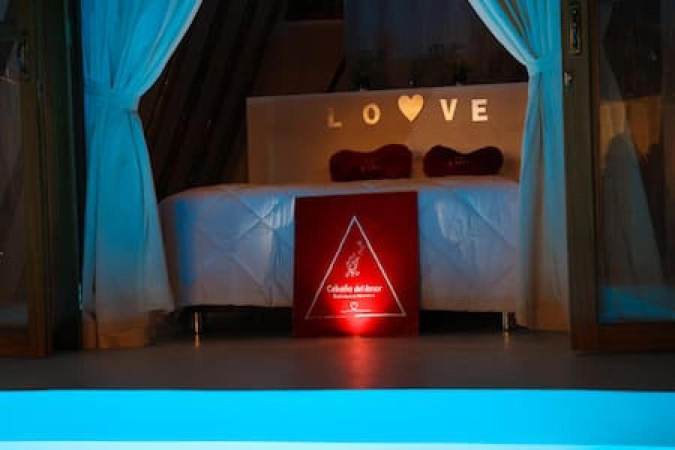 Love Shack,Pool,Parking,BBQ,Private Paradise.