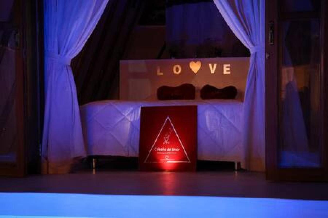 Love Shack,Pool,Parking,BBQ,Private Paradise.