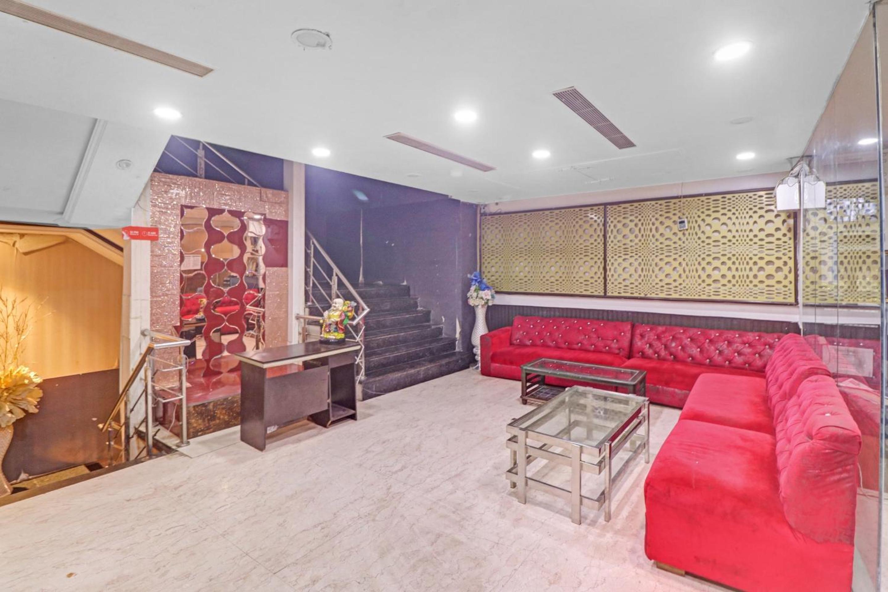 Lobby & Reception