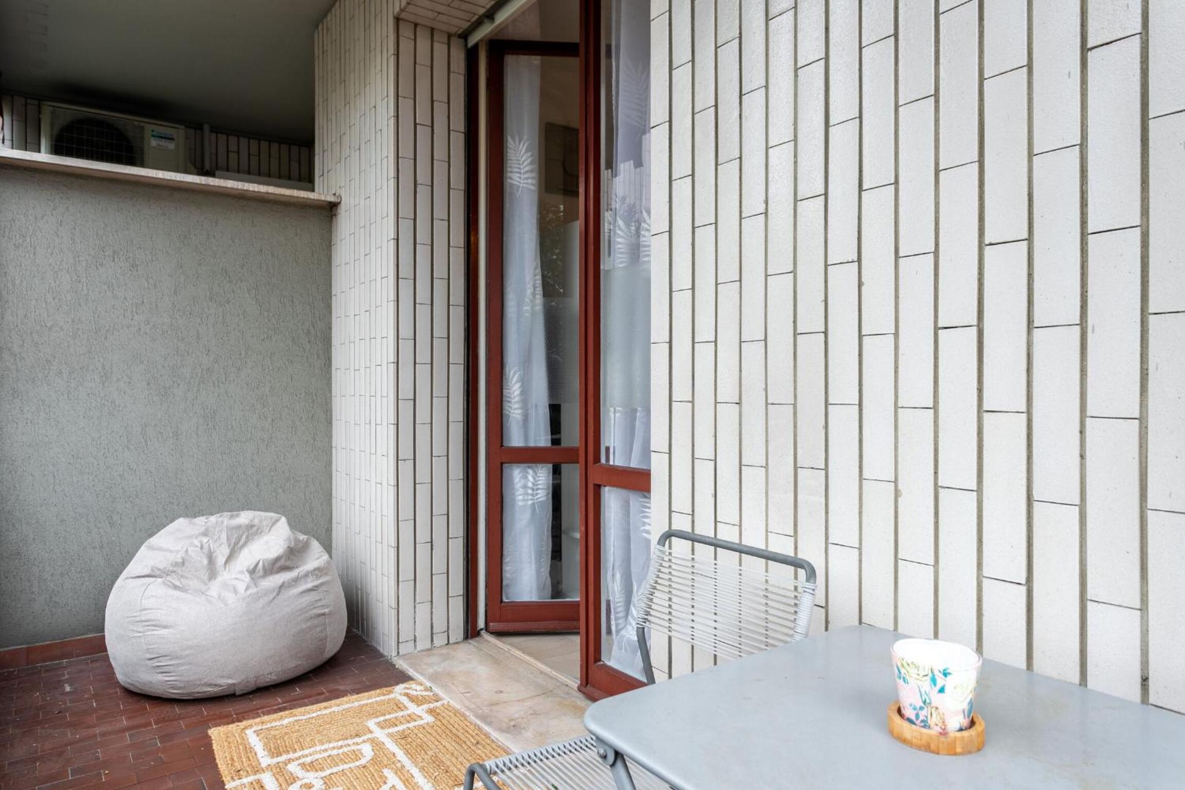 Rucellai Studio With Shared Pool by Halldis
