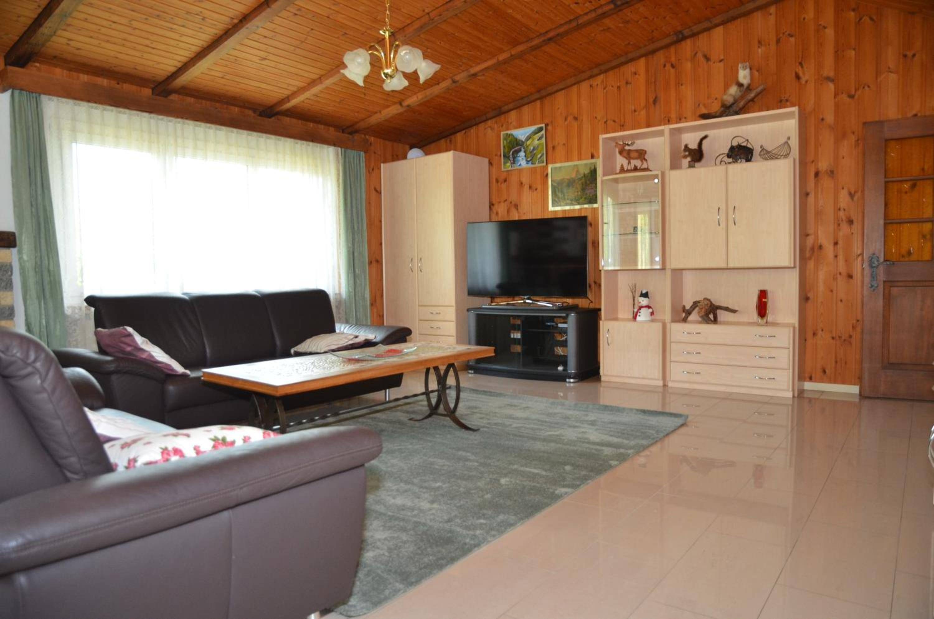 Grosse, schöne Wohnung im Grünen