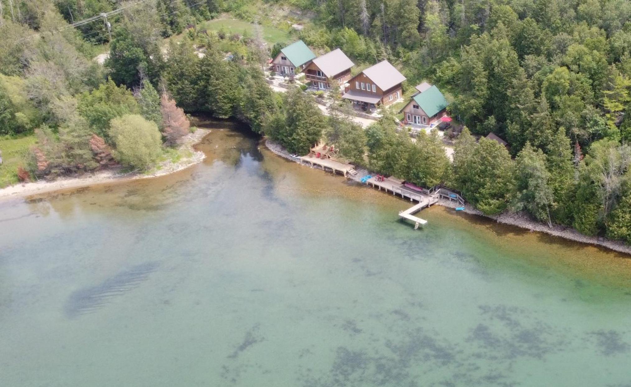 BAYSIDE RESORT, 2 O'CLOCK SUITES
