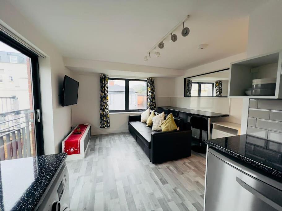 Lovely 2 bedroom flat with free parking Flat 5 view 2
