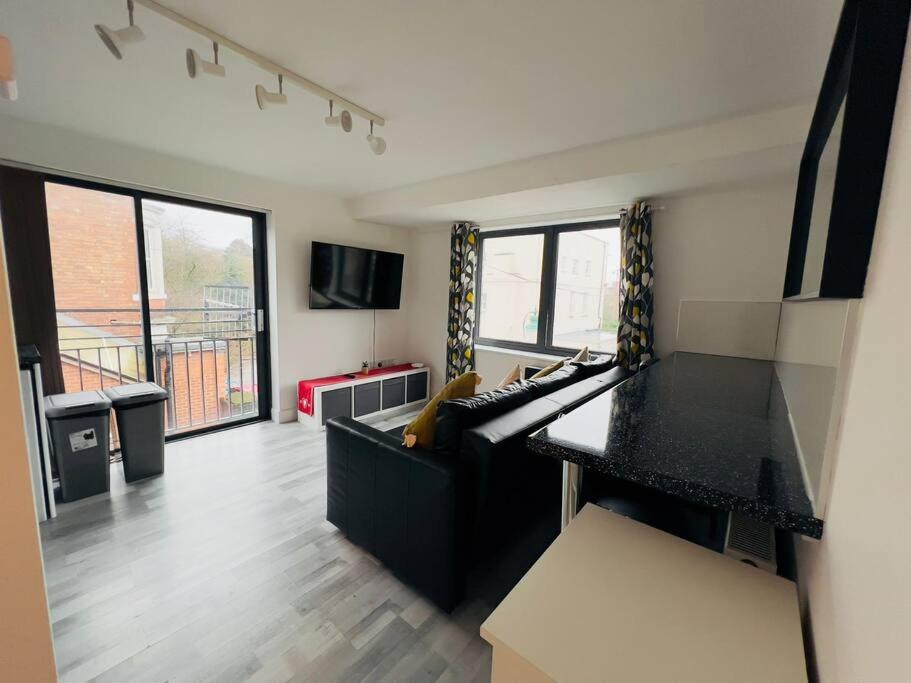 Lovely 2 bedroom flat with free parking Flat 5 view 3