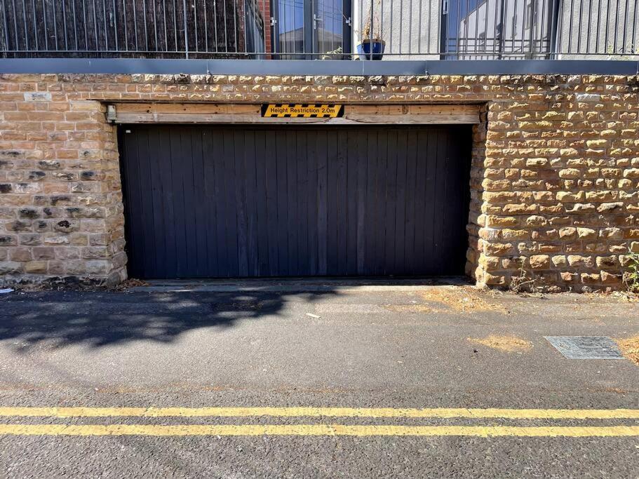 Lovely 2 bedroom flat with free parking Flat 5 view 4