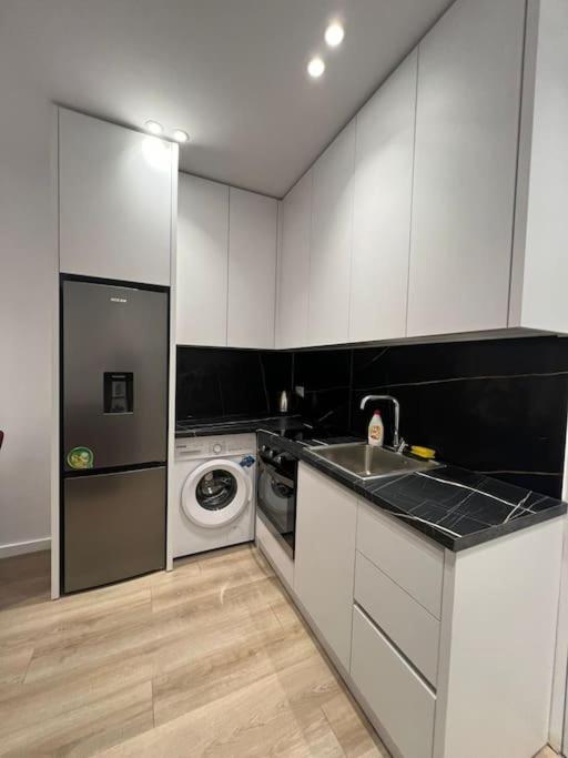 Spacious Apartment Ish-Blloku Area