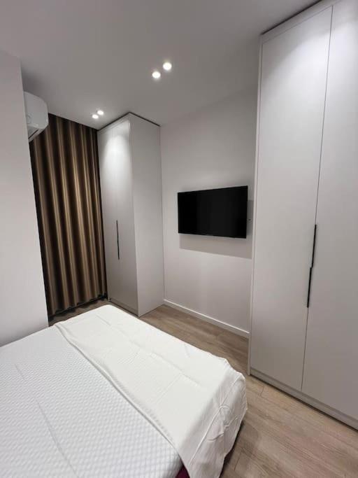Spacious Apartment Ish-Blloku Area