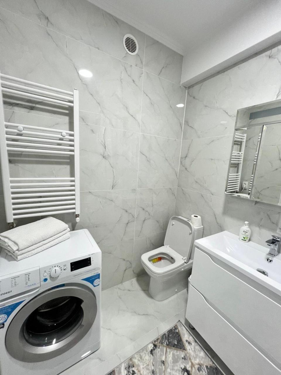 Luxury Aparts view 3
