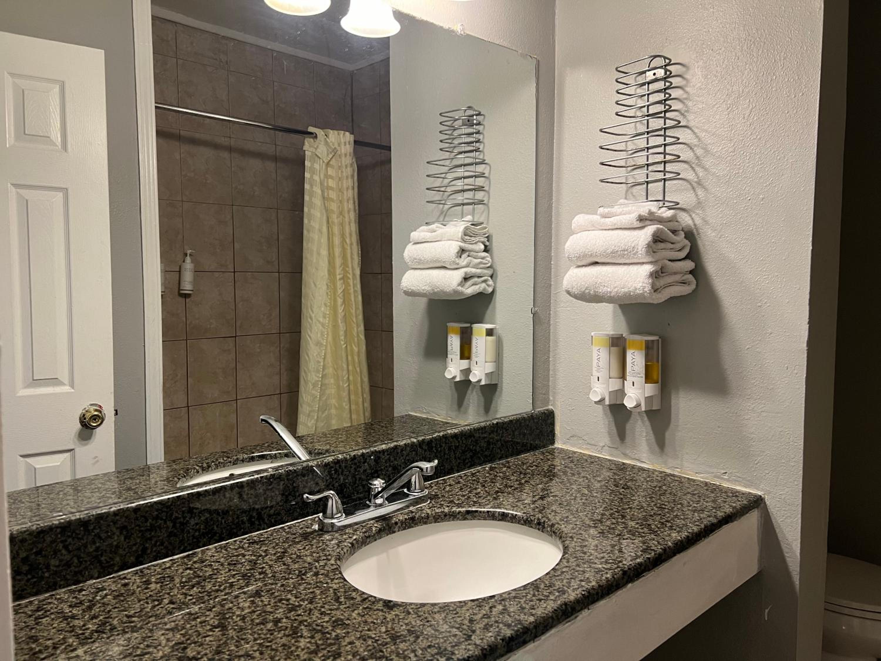 Hometown Inn North Hills - Property Image 2