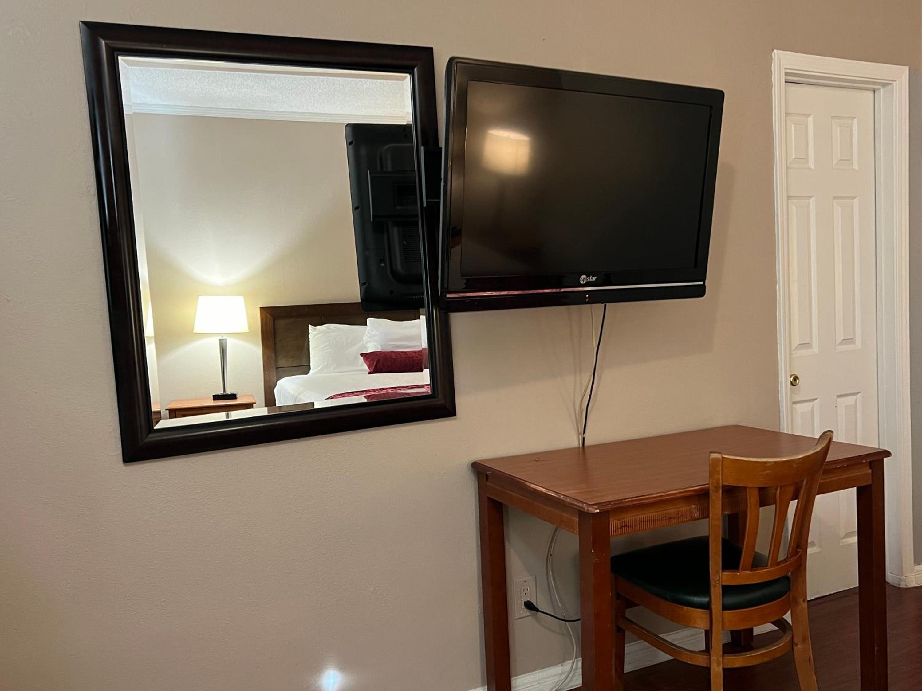 Hometown Inn North Hills - Property Image 3
