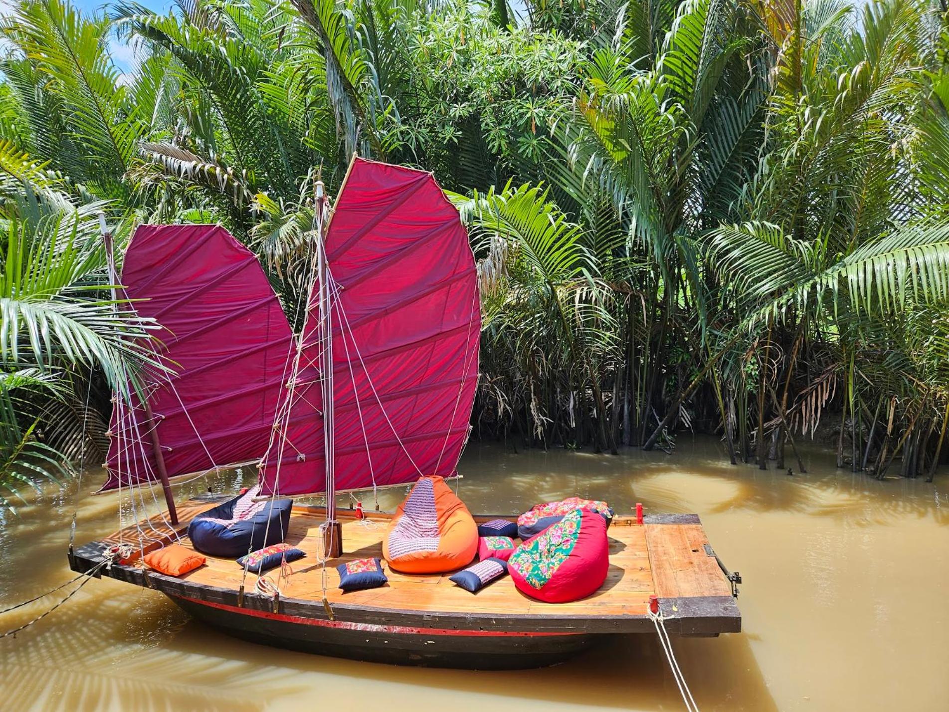 The Zen - InnerZen Mekong Riverside homestay Ben Tre 1 bed for 1-2 persons, 2 beds for 3-4 persons