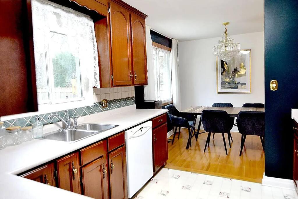 Cellar House NOTL - Entire Home in the Heart of Niagara-on-the-Lake