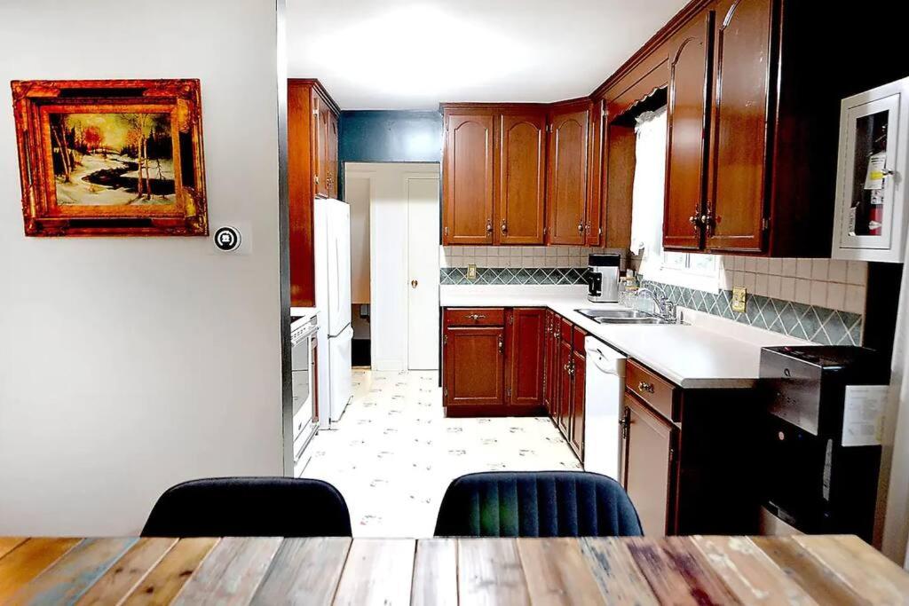 Cellar House NOTL - Entire Home in the Heart of Niagara-on-the-Lake