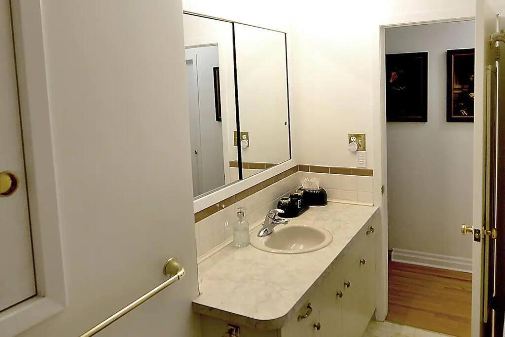 Cellar House NOTL - Entire Home in the Heart of Niagara-on-the-Lake