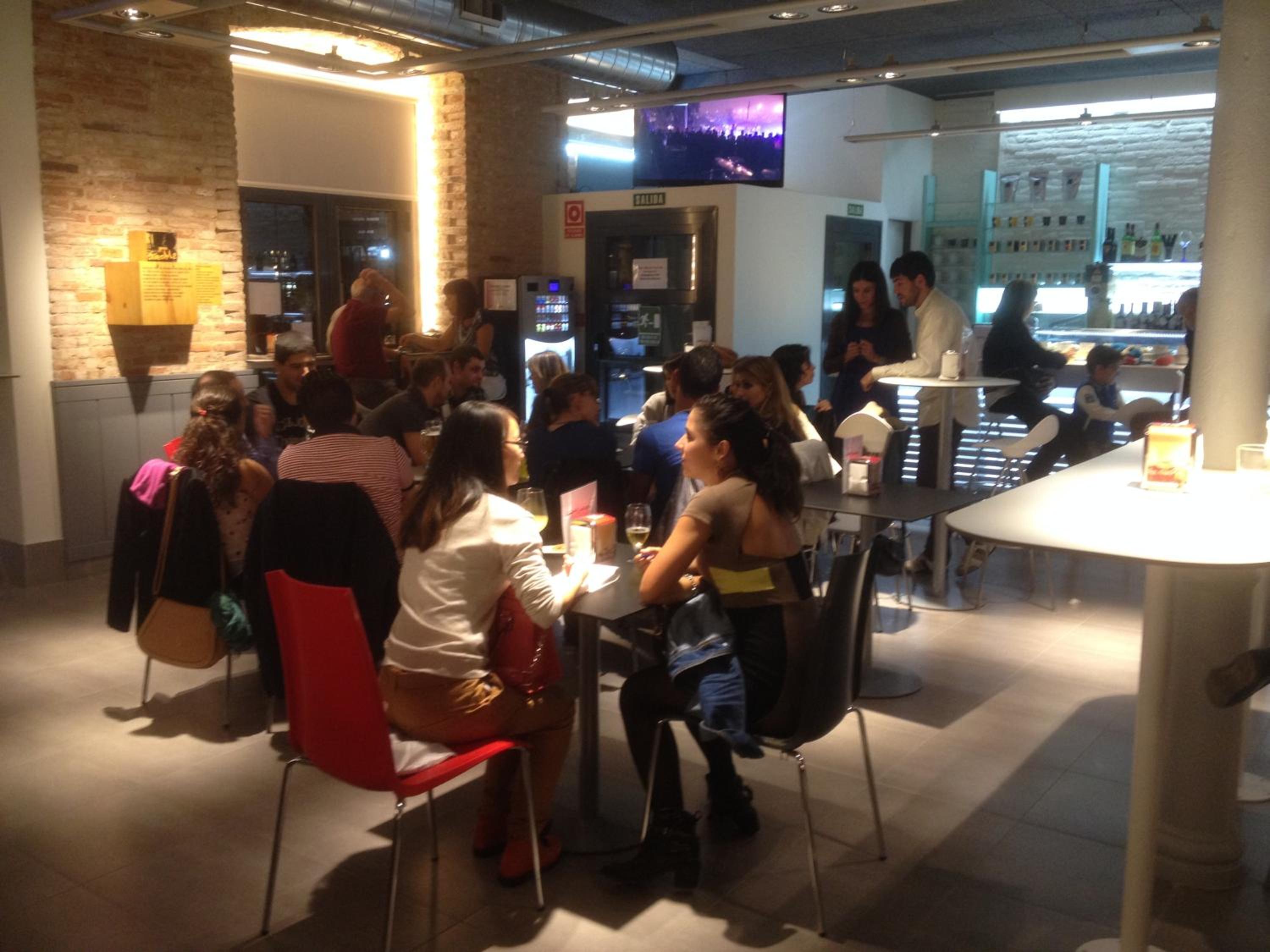 The Book Factory Hostel by gaiarooms