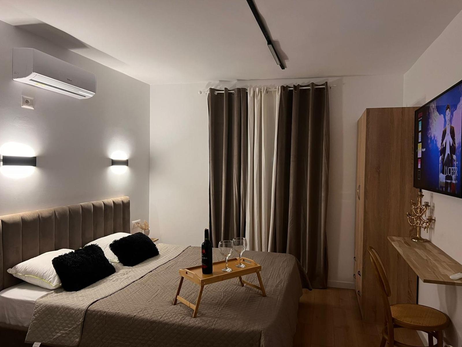 Bllok Scandi Apartments 2 Self -check-in Tirana