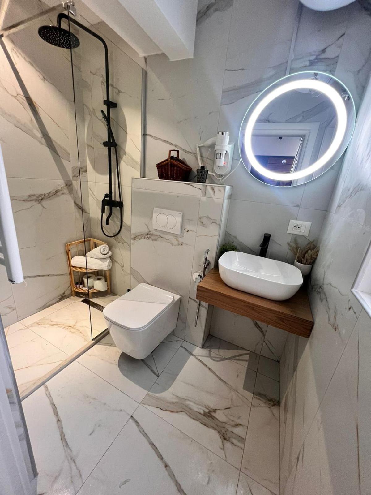 Bllok Scandi Apartments 2 Self -check-in Tirana