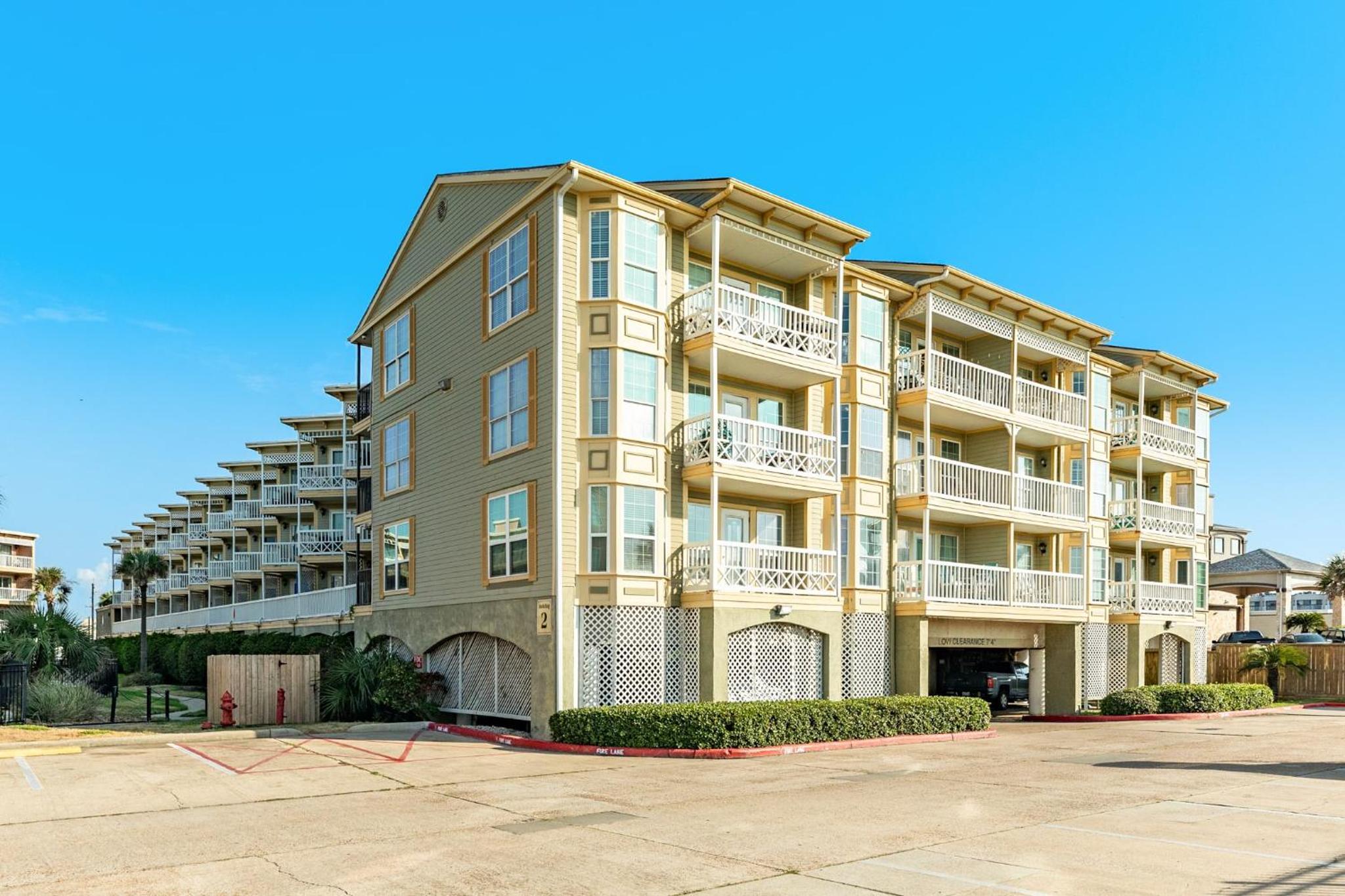Hotel Seaside and Breezy Condo at the Victorian - Image 1