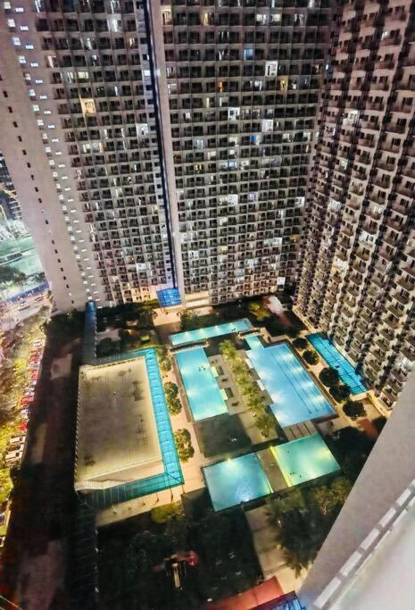 Jazz residence Central Makati Poolview Balcony Wifi view 5