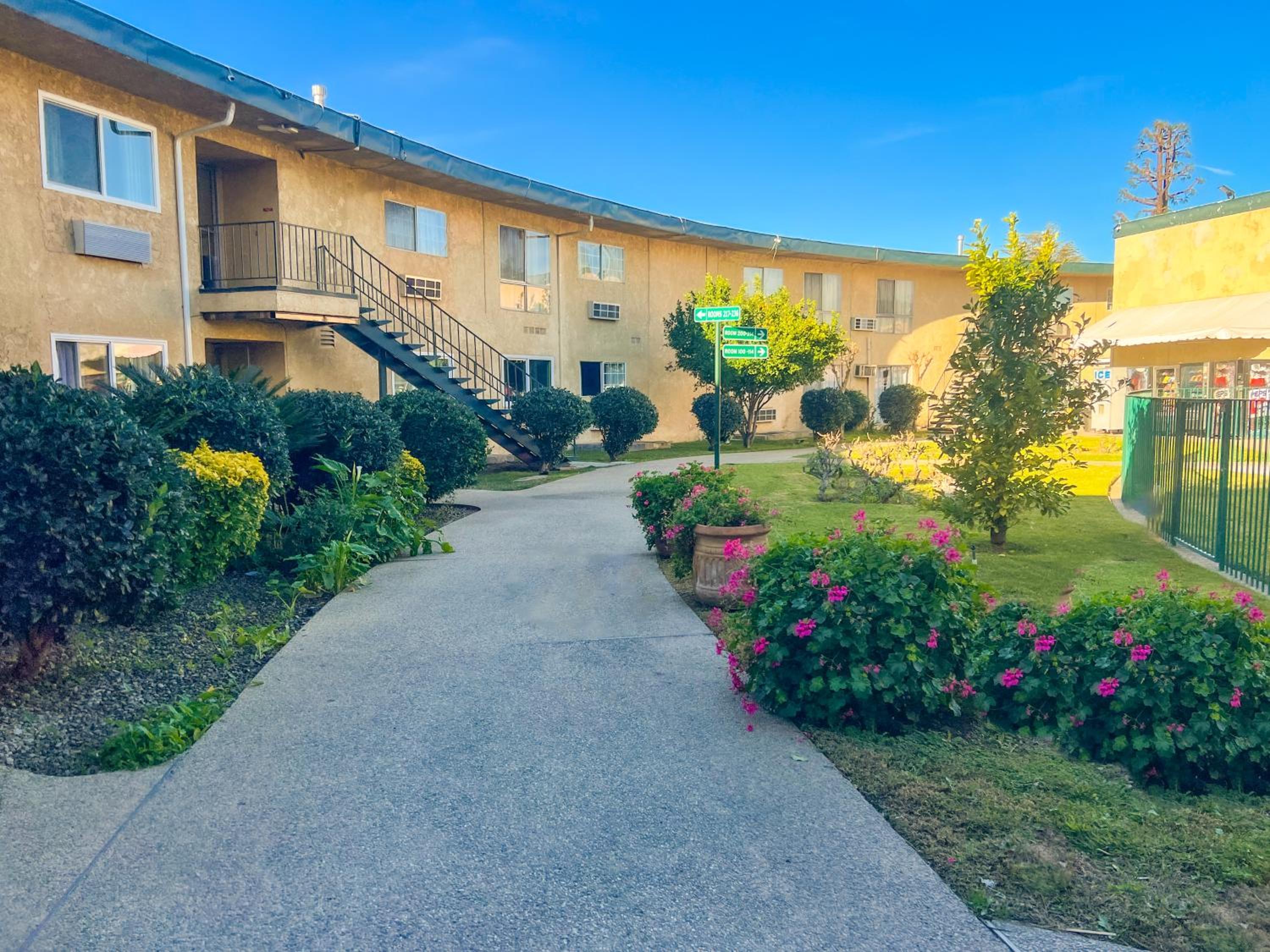Hometown Inn North Hills - Property Image 1