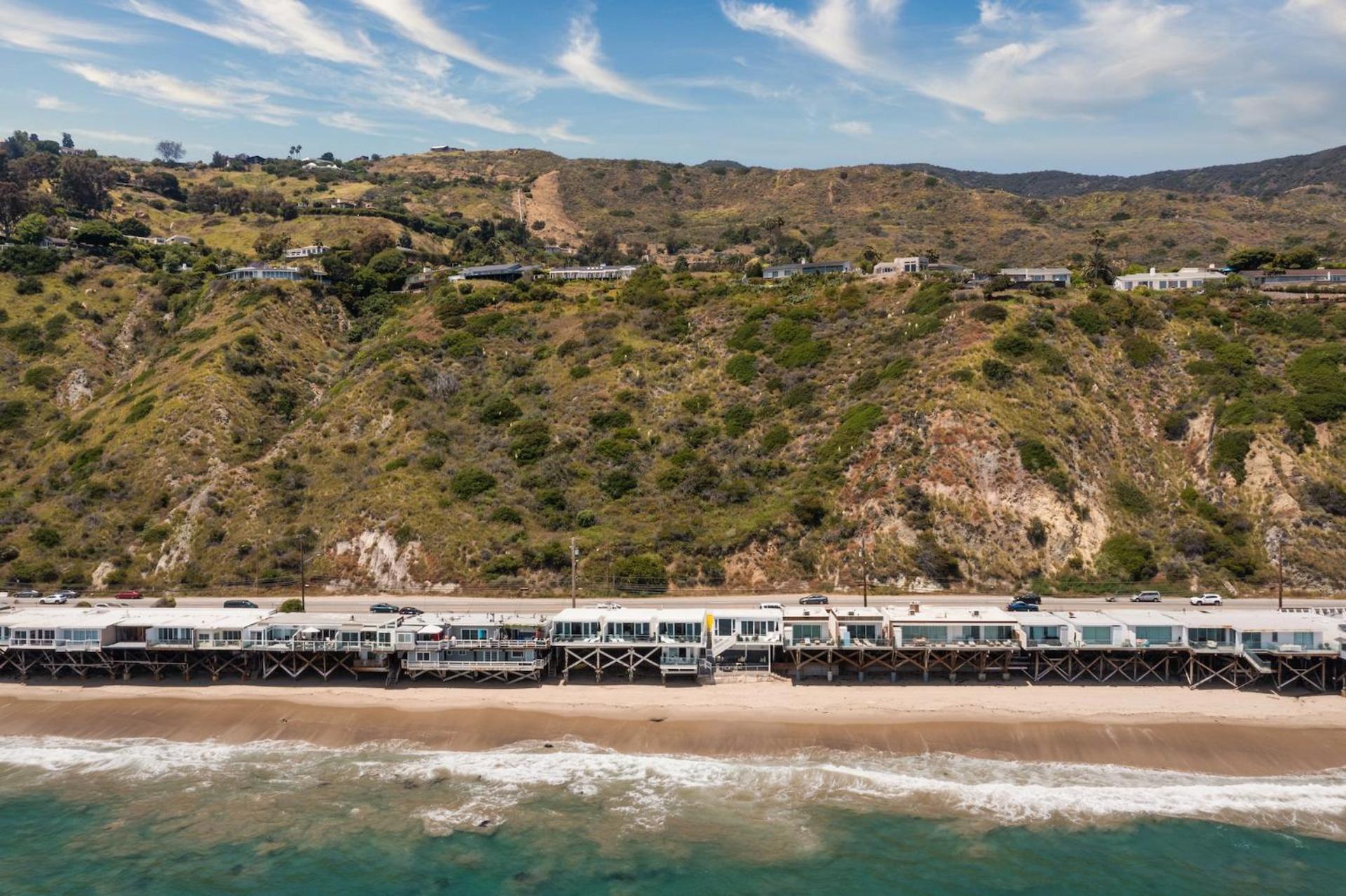 The Malibu 5 - No. 4 - Beachfront Studio w pvt balcony parking beach access view 2