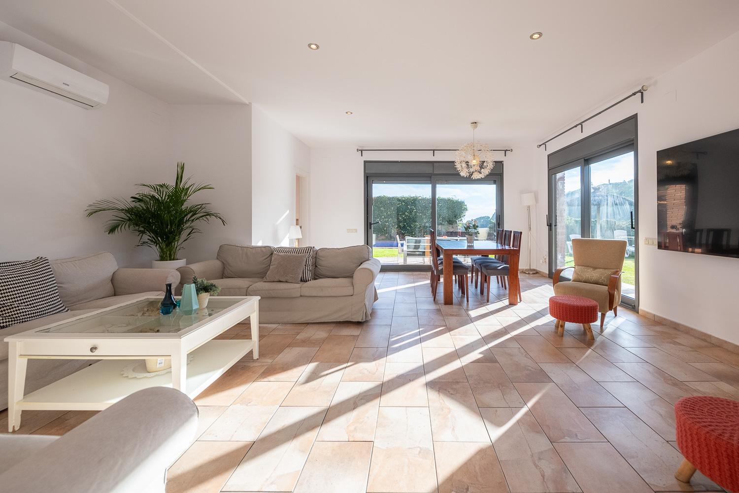 Fantastic house with jacuzzy ideal for families