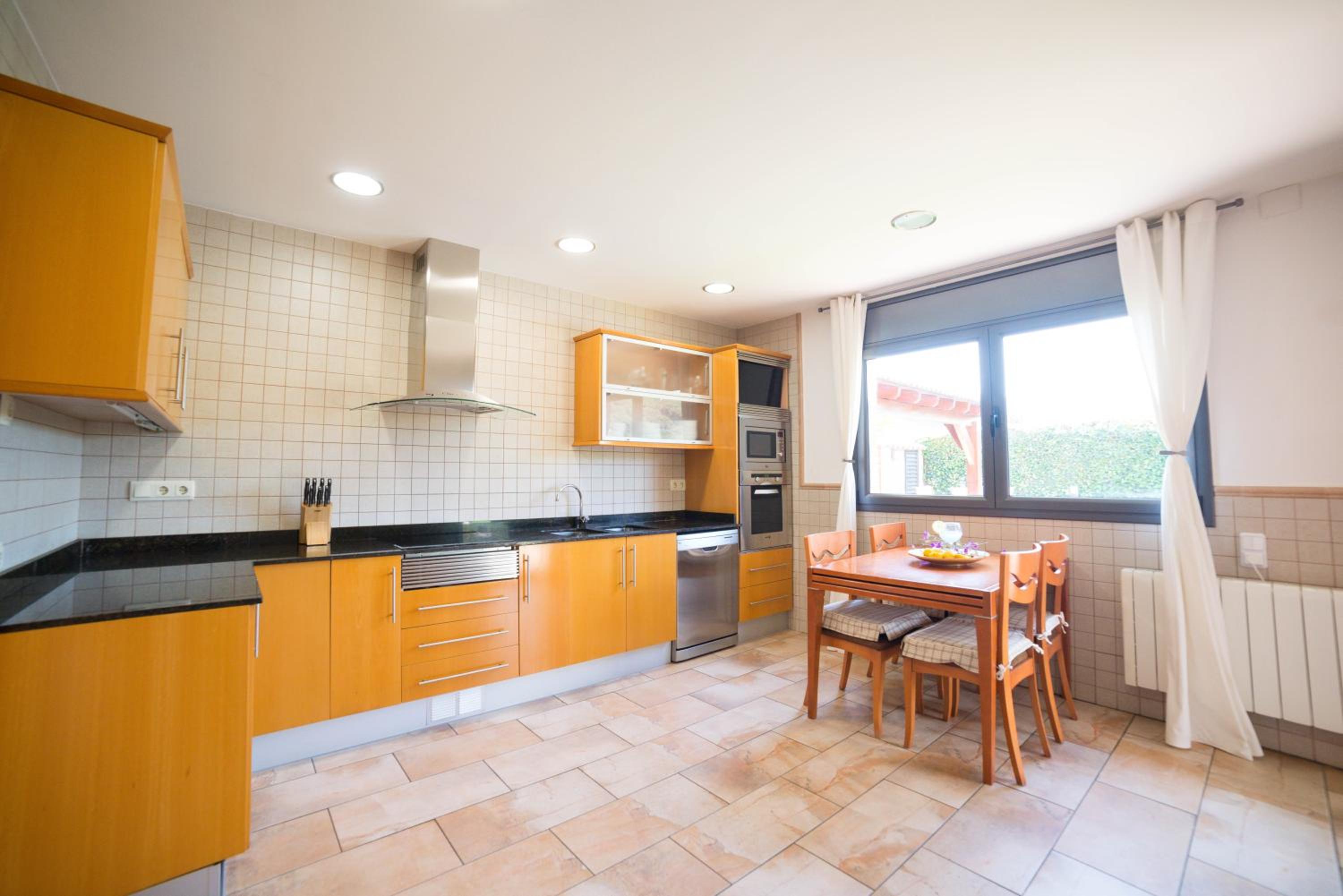Fantastic house with jacuzzy ideal for families