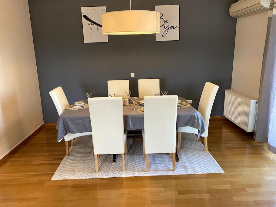 Luxury 4BR with 3 Bathrooms Apartment in Marousi