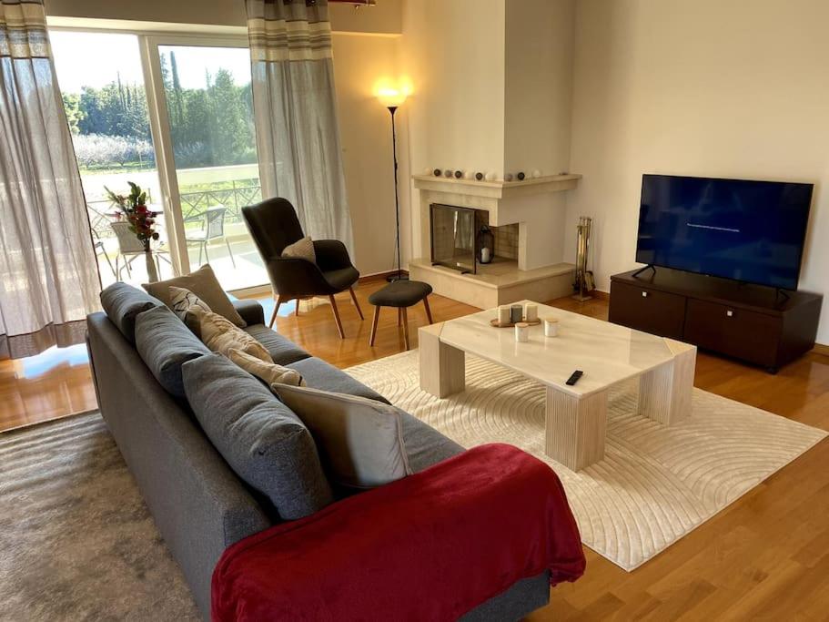 Luxury 4BR with 3 Bathrooms Apartment in Marousi