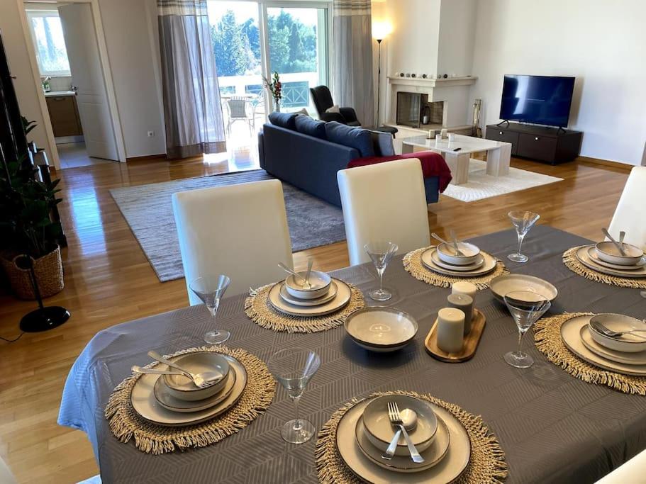 Luxury 4BR with 3 Bathrooms Apartment in Marousi