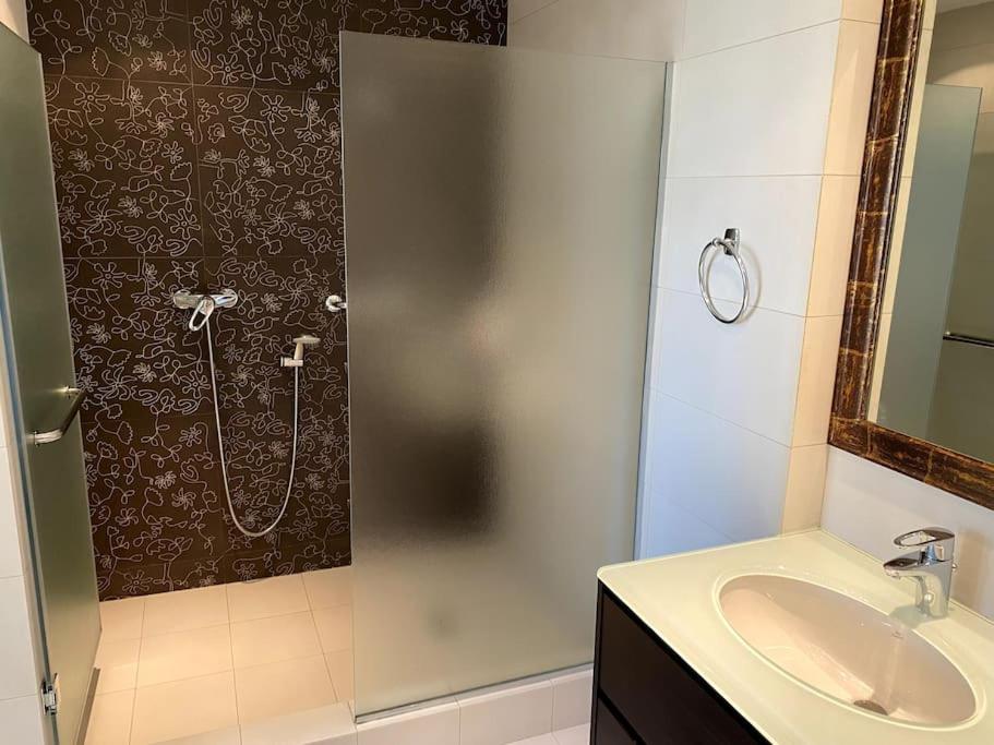 Luxury 4BR with 3 Bathrooms Apartment in Marousi