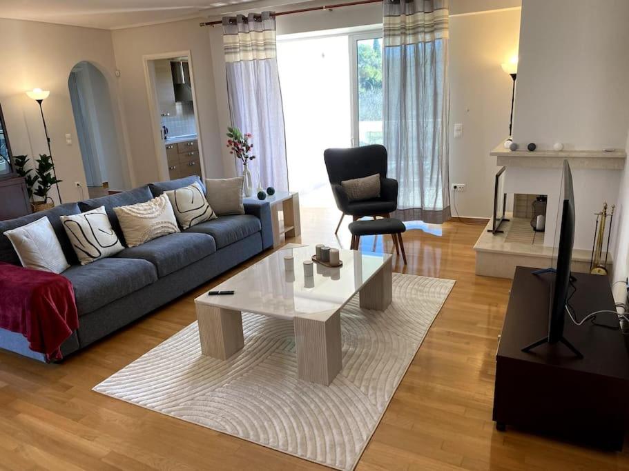 Luxury 4BR with 3 Bathrooms Apartment in Marousi