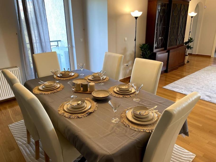 Luxury 4BR with 3 Bathrooms Apartment in Marousi