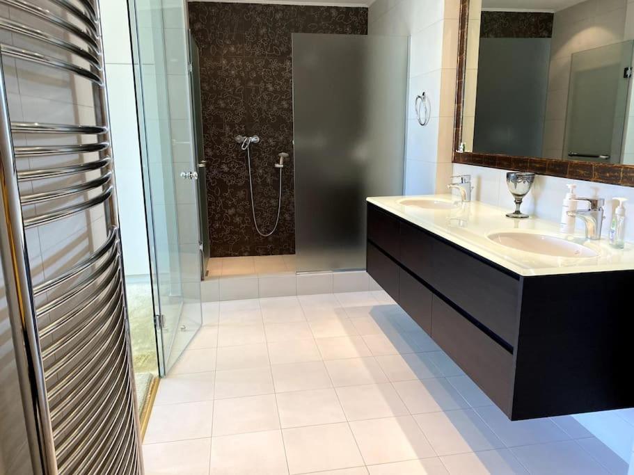 Luxury 4BR with 3 Bathrooms Apartment in Marousi