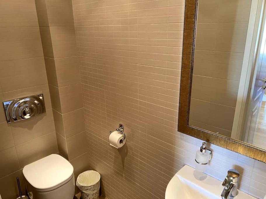 Luxury 4BR with 3 Bathrooms Apartment in Marousi