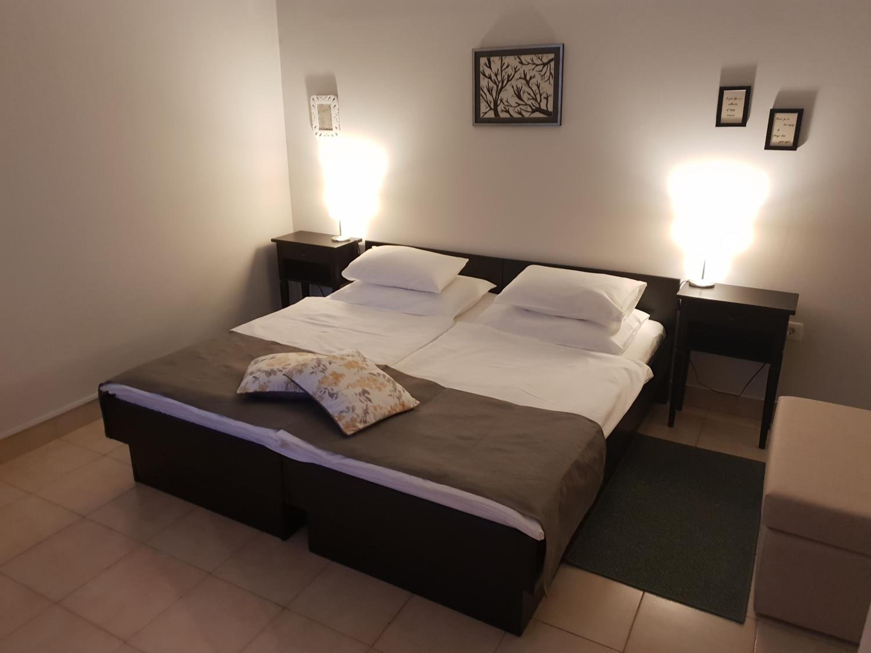Apartments & rooms MIKLEUS