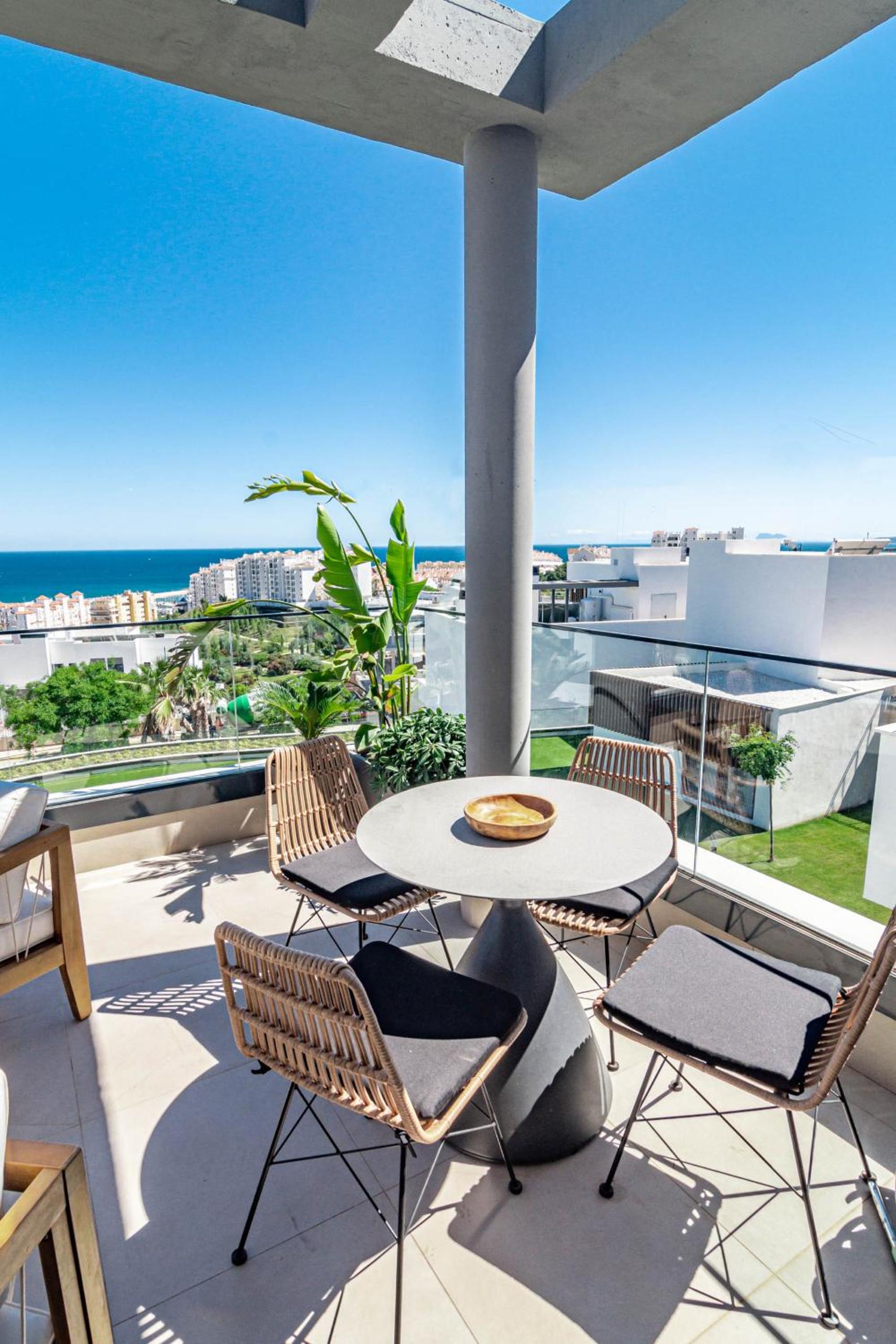 LME9. F2 - Top class flat in Estepona near beach view 3