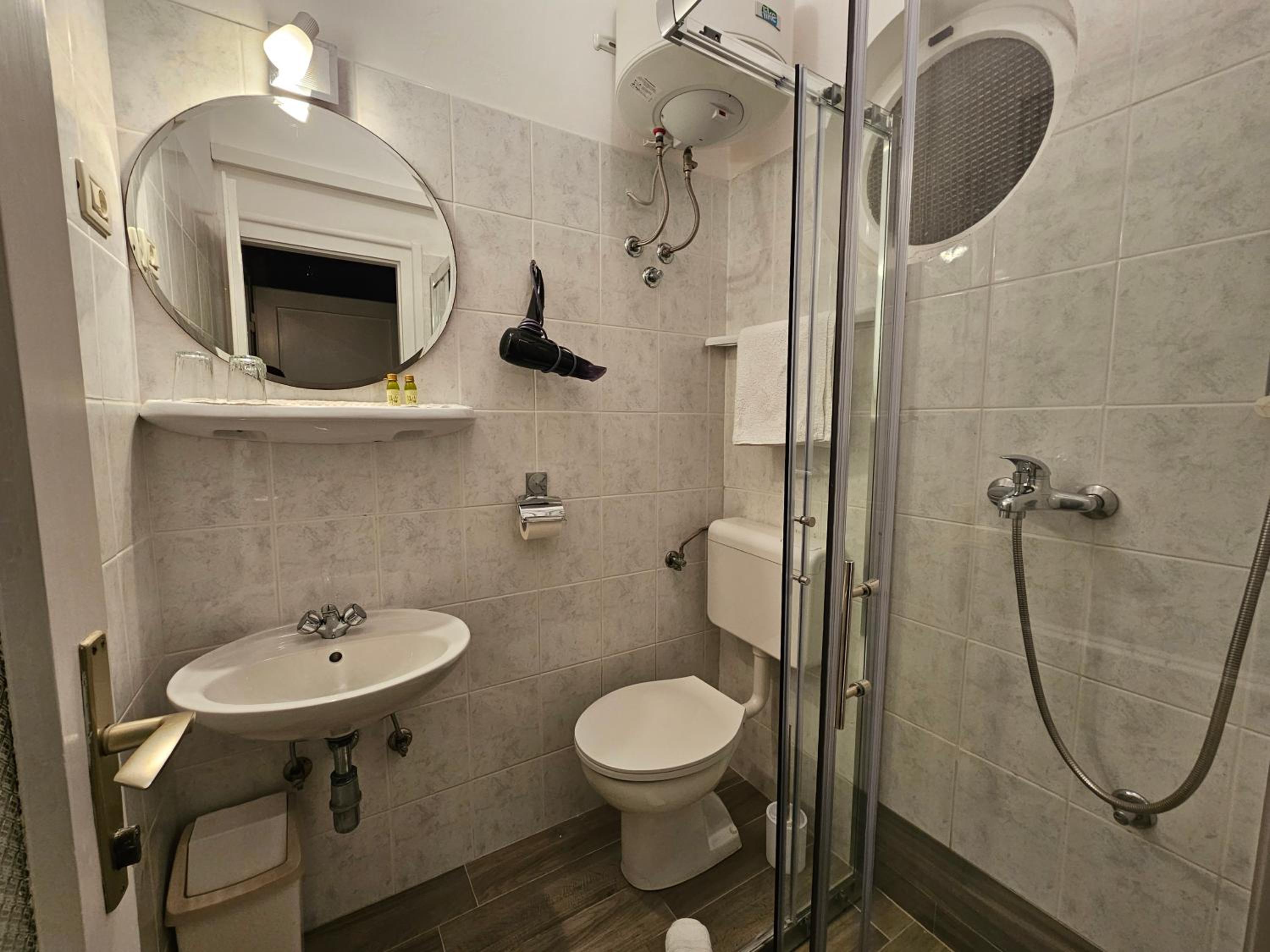 Apartments & rooms MIKLEUS