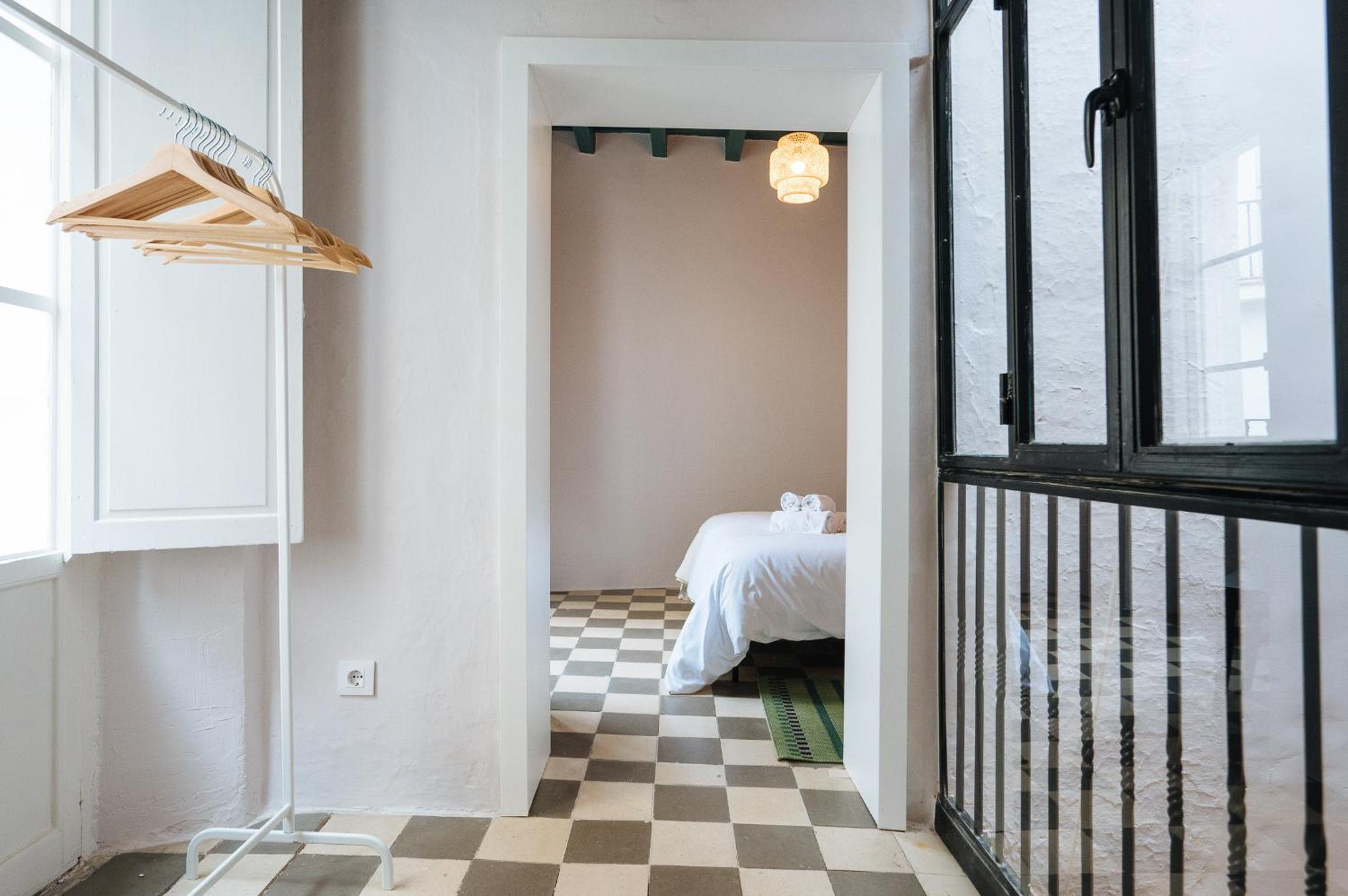 Independent Beautiful House Seville City center with Private Parking
