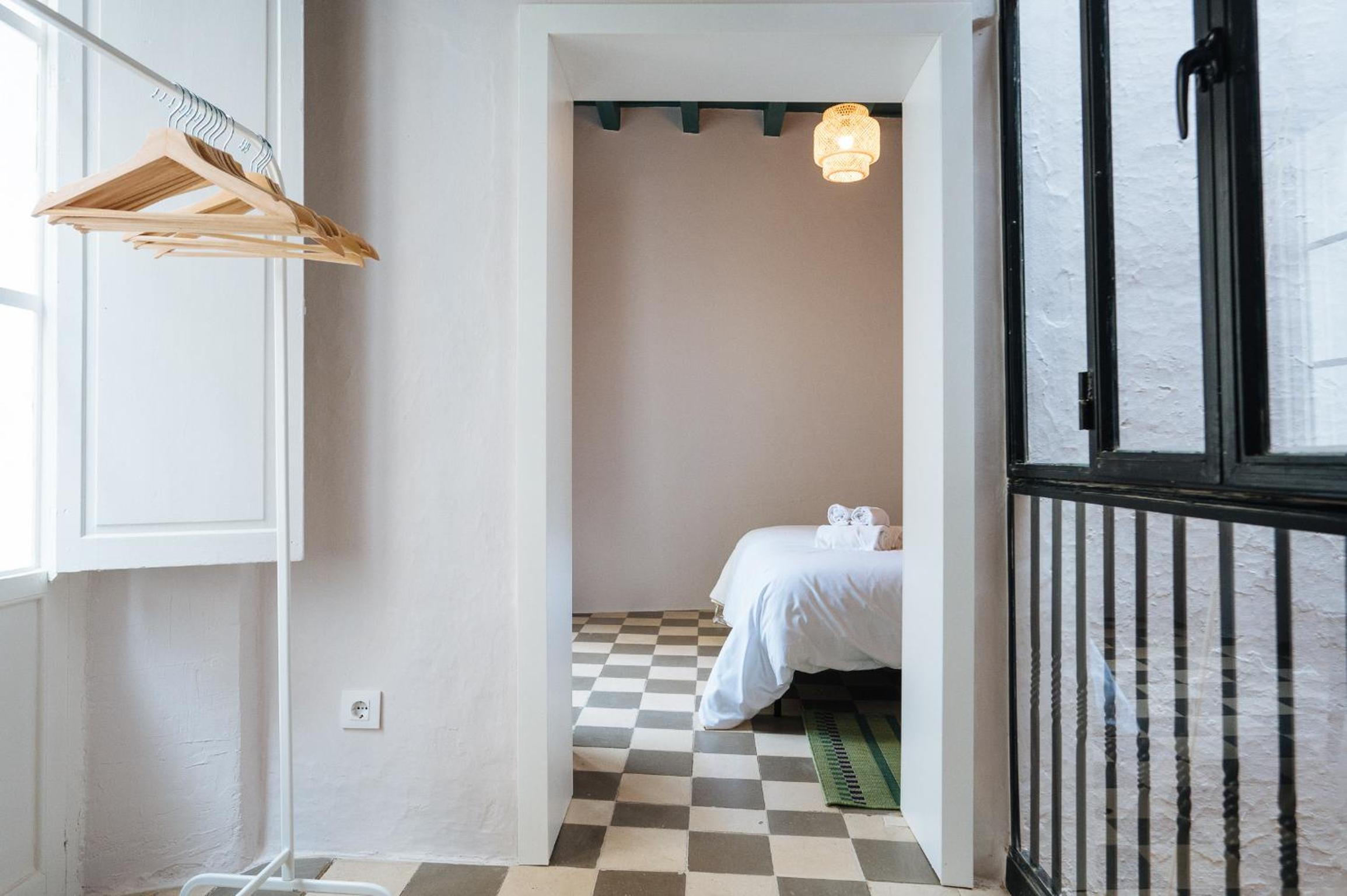 Independent Beautiful House Seville City center with Private Parking