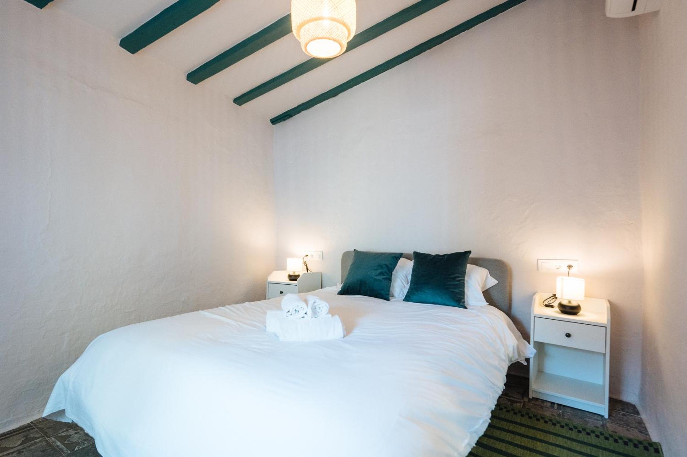 Independent Beautiful House Seville City center with Private Parking