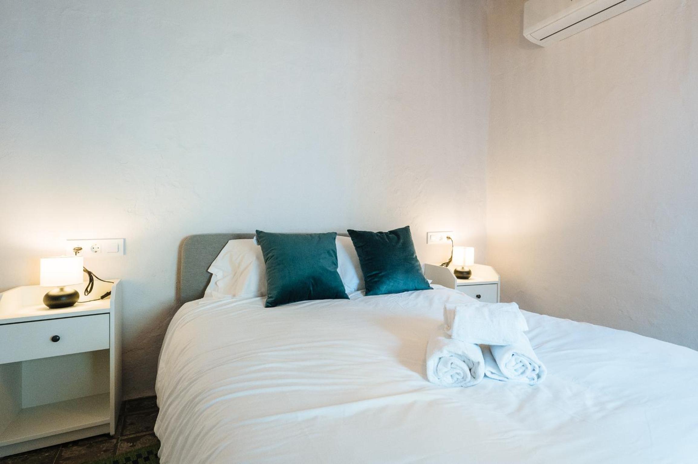 Independent Beautiful House Seville City center with Private Parking
