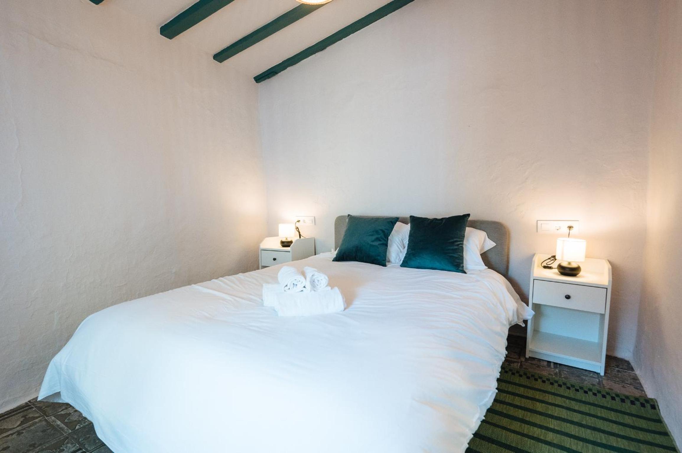 Independent Beautiful House Seville City center with Private Parking