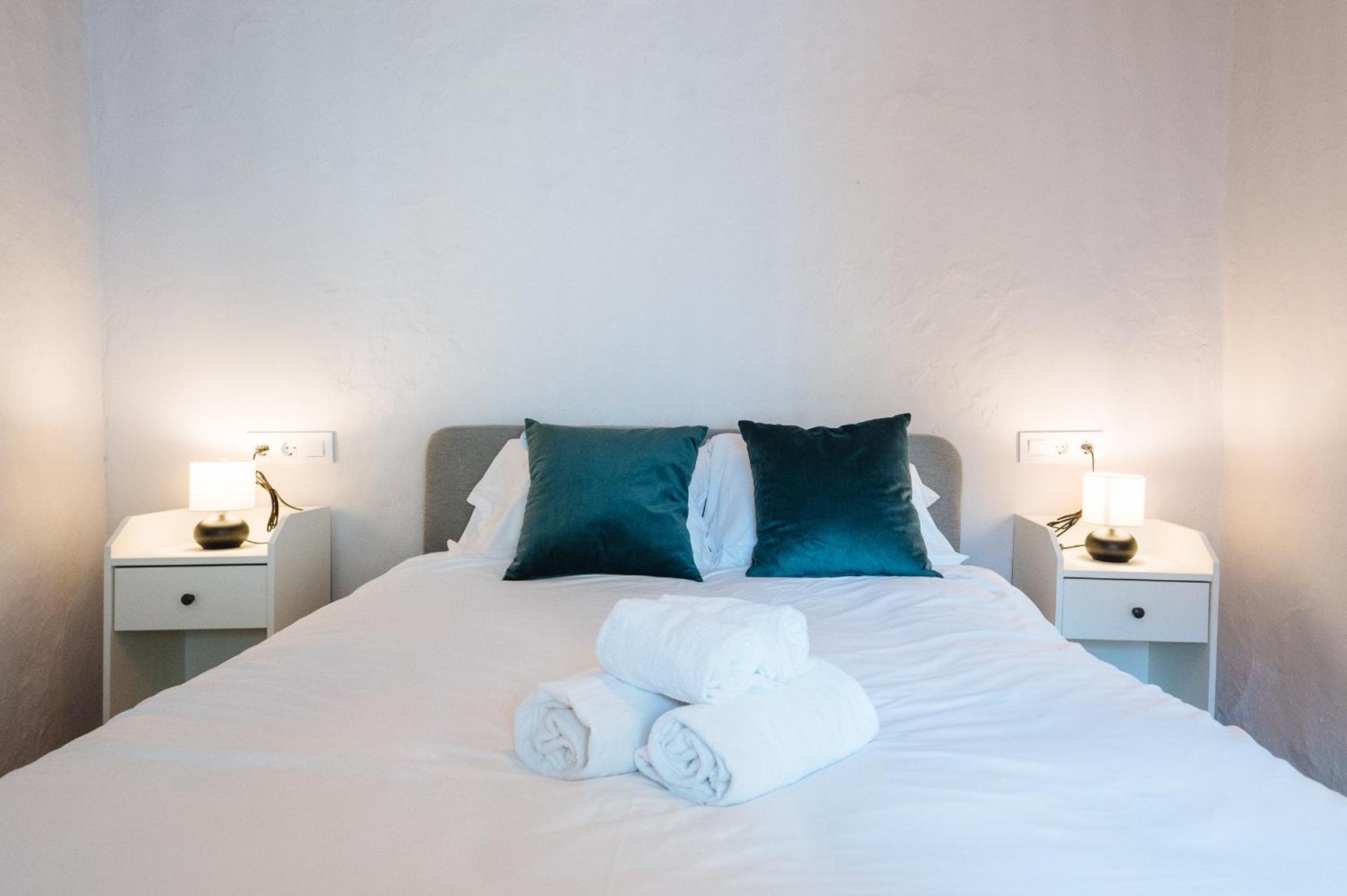 Independent Beautiful House Seville City center with Private Parking