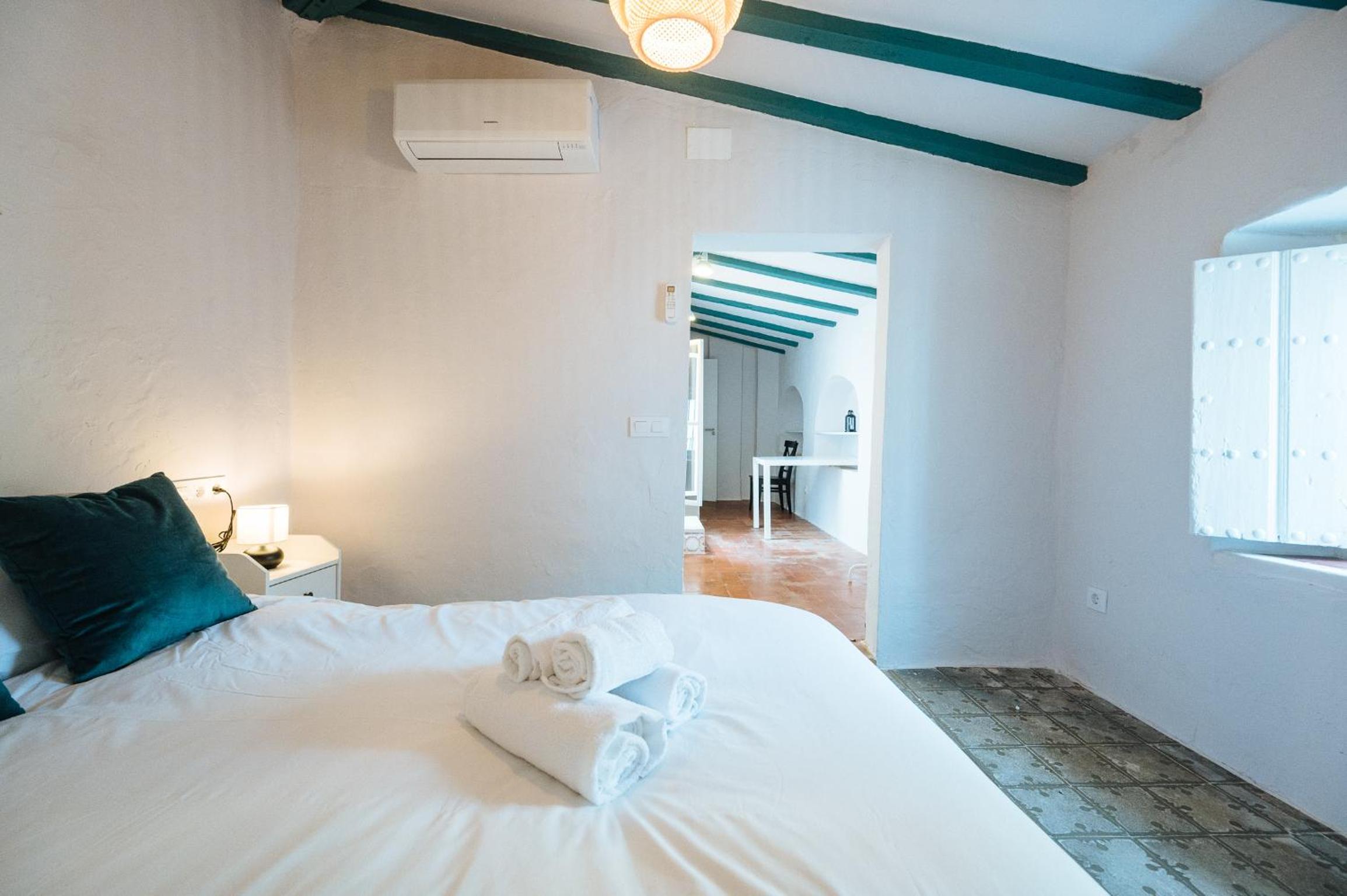Independent Beautiful House Seville City center with Private Parking