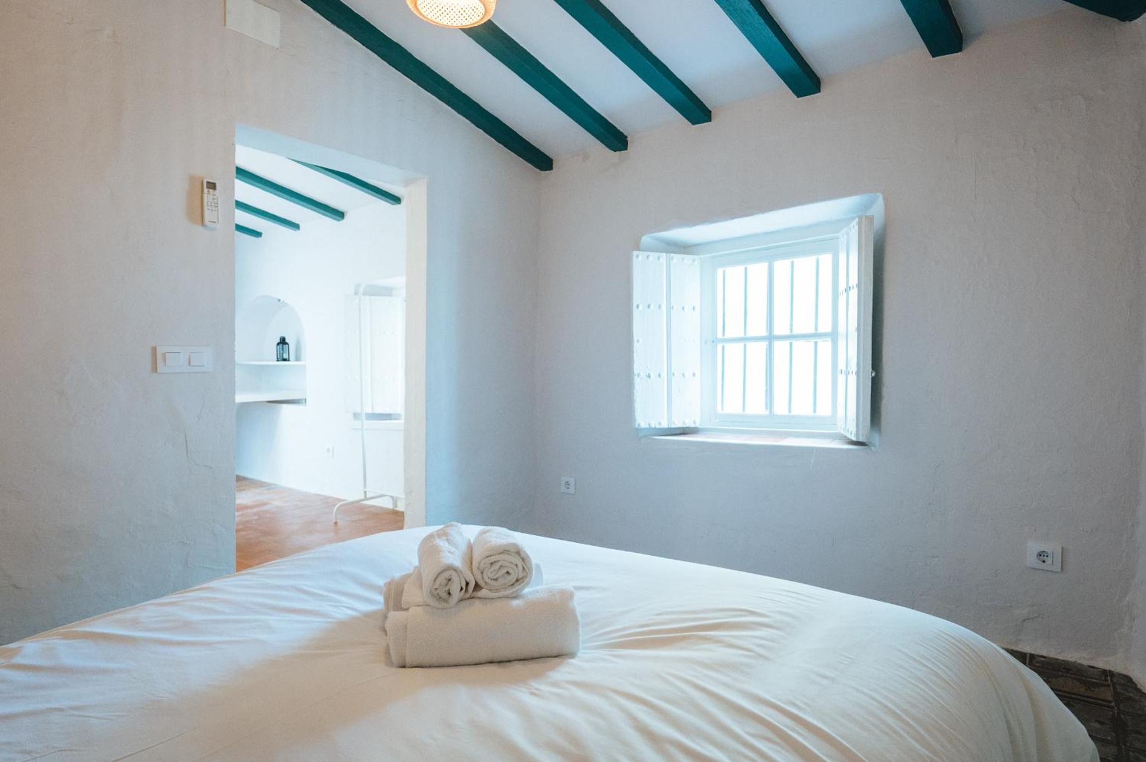 Independent Beautiful House Seville City center with Private Parking