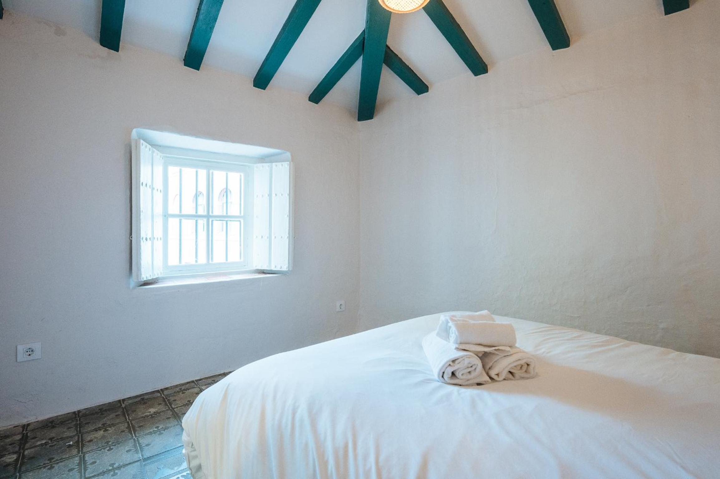 Independent Beautiful House Seville City center with Private Parking