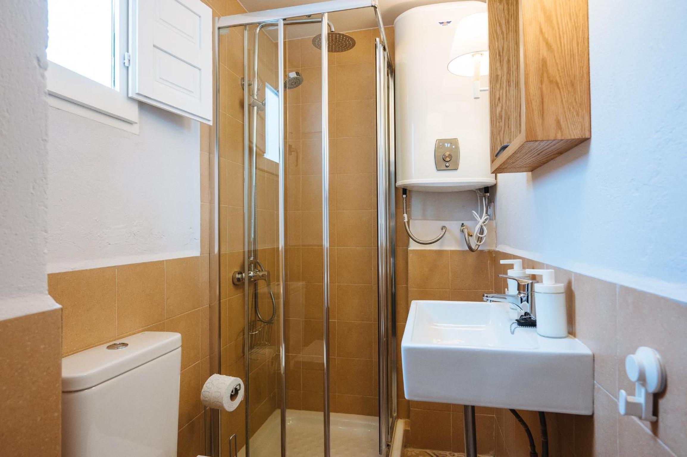 Independent Beautiful House Seville City center with Private Parking