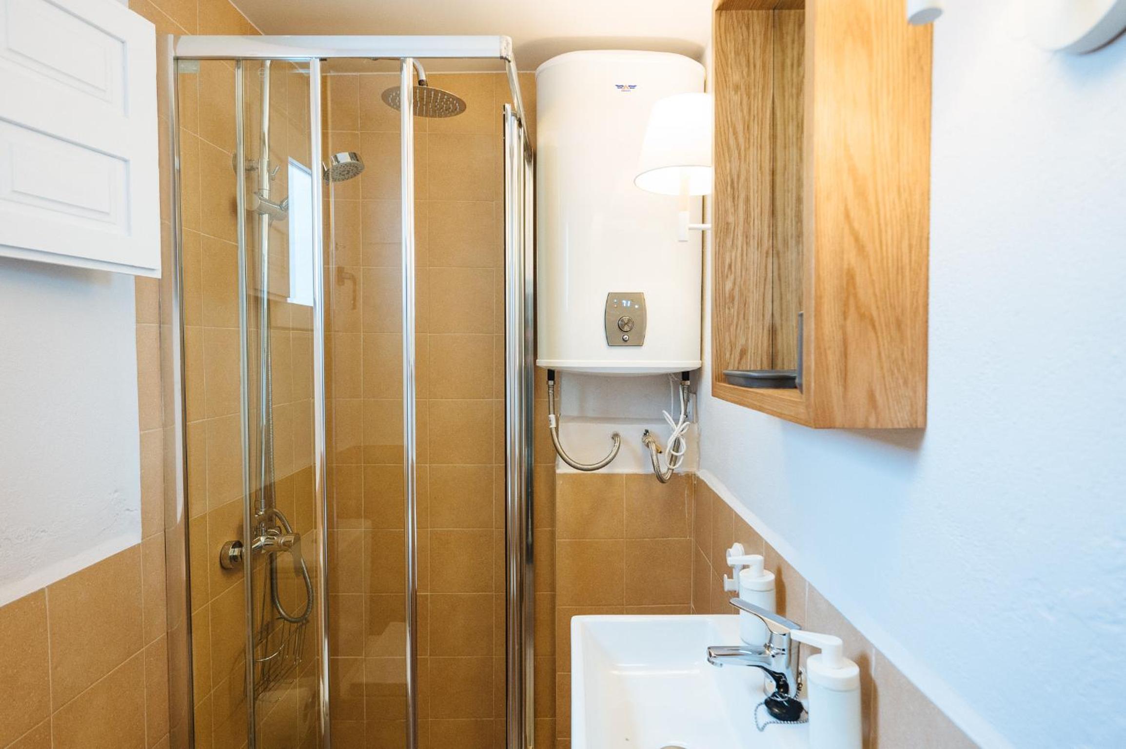 Independent Beautiful House Seville City center with Private Parking